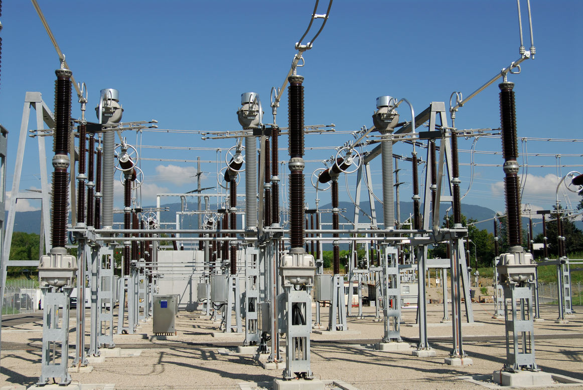 HV substation with coupling capacitors